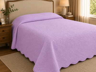 Colcha Piquet Lavanda Tognato Capela sobre a cama